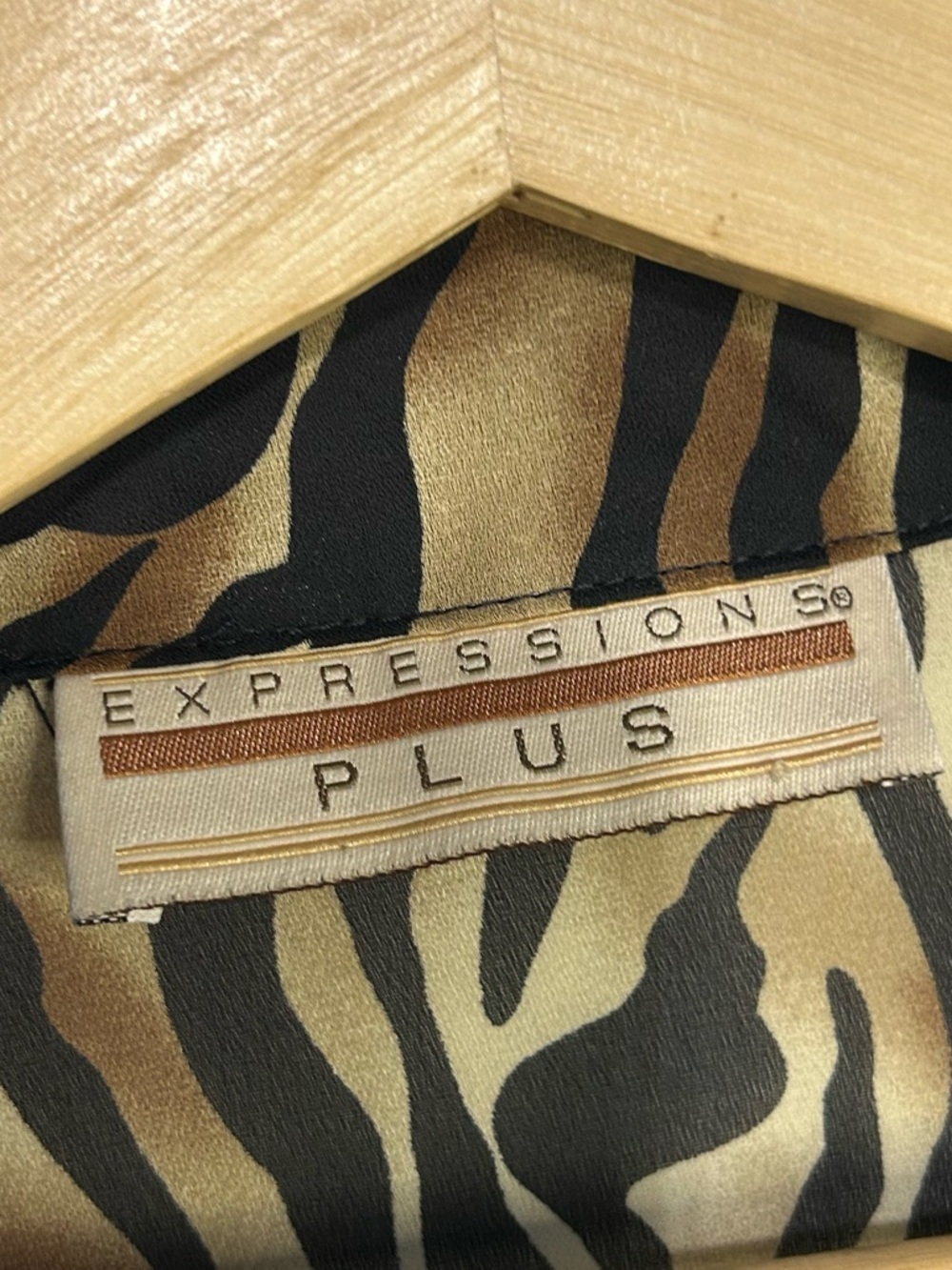 Expressions Plus Tiger Striped Sheer Open Front Duster Plus Size OS (1X-3X) - Picture 4 of 5